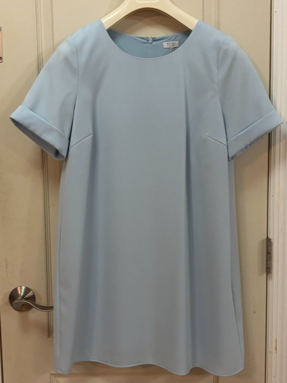 Tobi Women's Size L 100% Polyester S/S fully lined Zip Back dress. Light Blue.